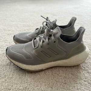 Adidas Women’s Ultraboost sz 8